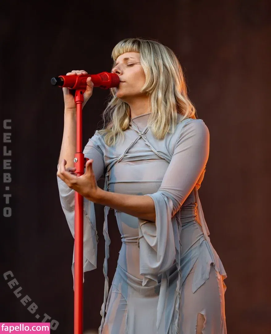 Aurora Aksnes / auroramusic / singer Onlyfans Photo Gallery 