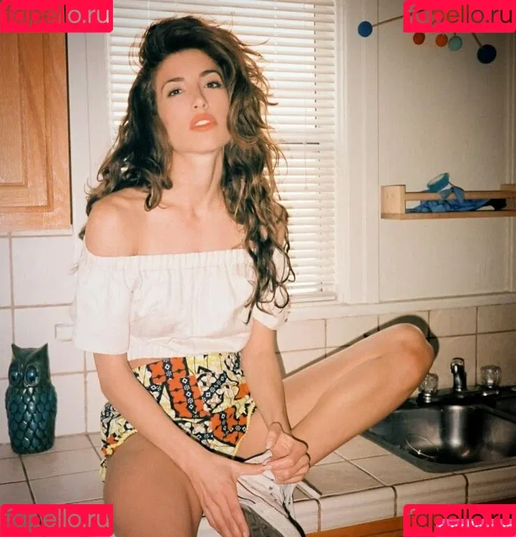 Tania Raymonde / tania.raymonde Onlyfans Photo Gallery 