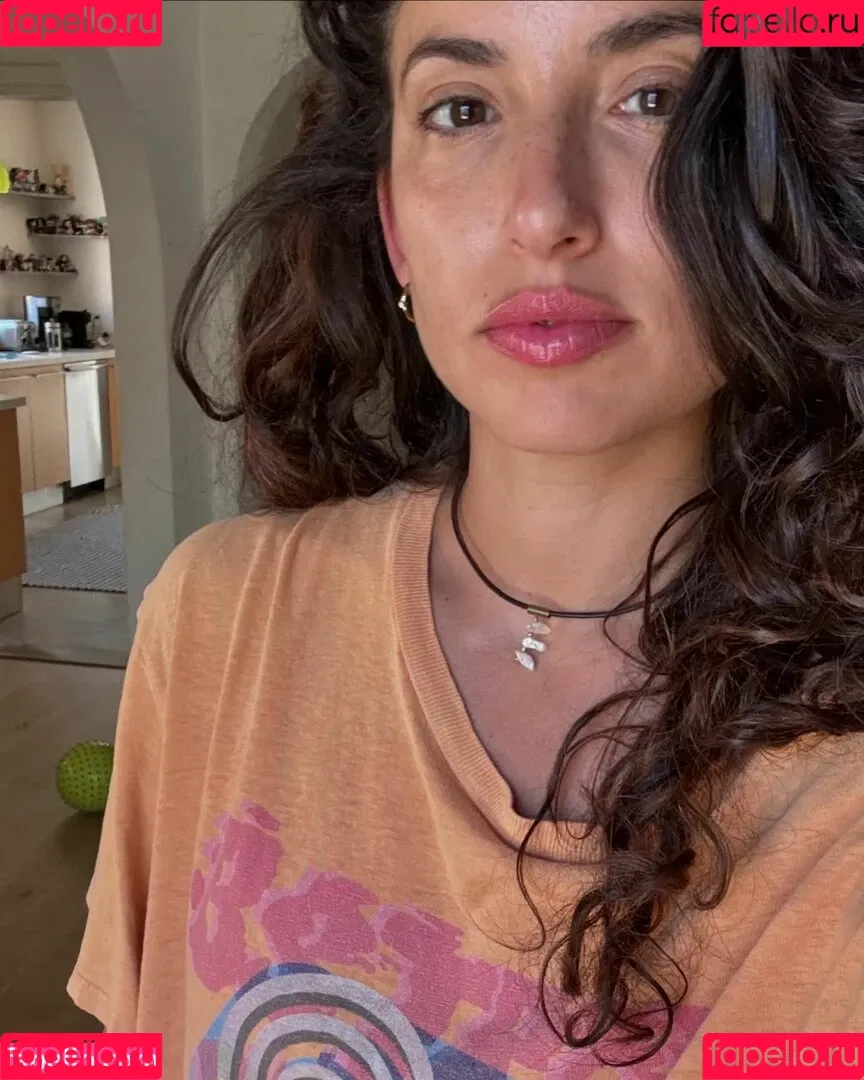 Tania Raymonde / tania.raymonde Onlyfans Photo Gallery 