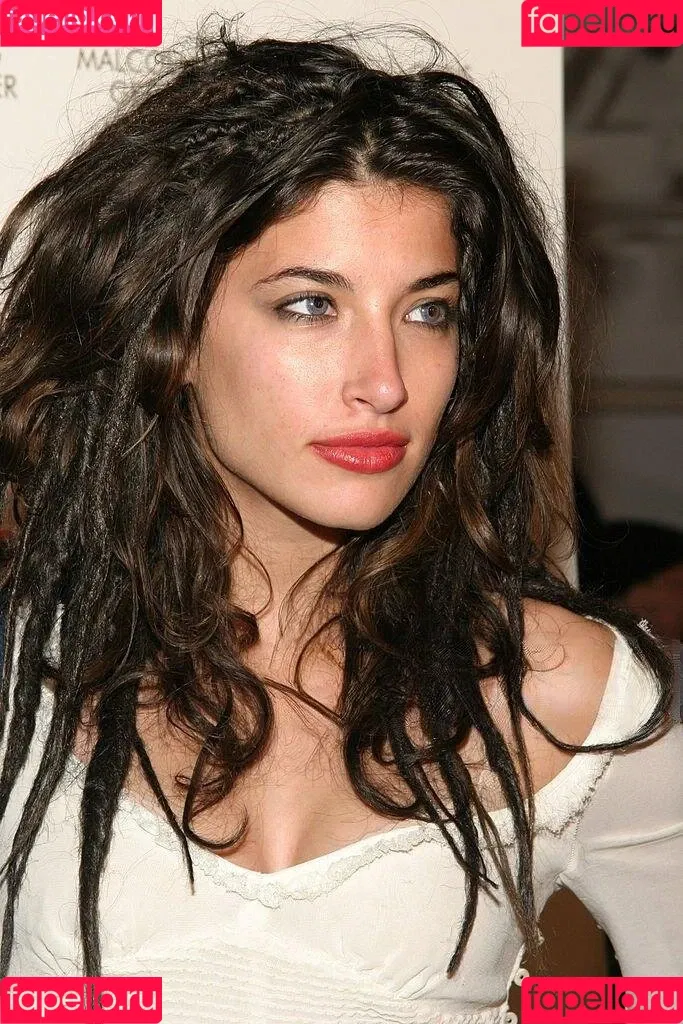Tania Raymonde / tania.raymonde Onlyfans Photo Gallery 