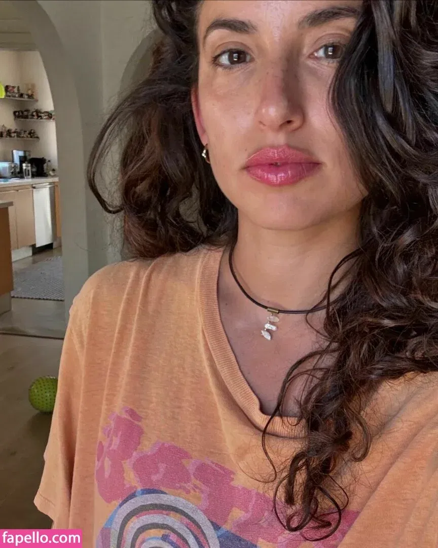 Tania Raymonde / tania.raymonde Onlyfans Photo Gallery 