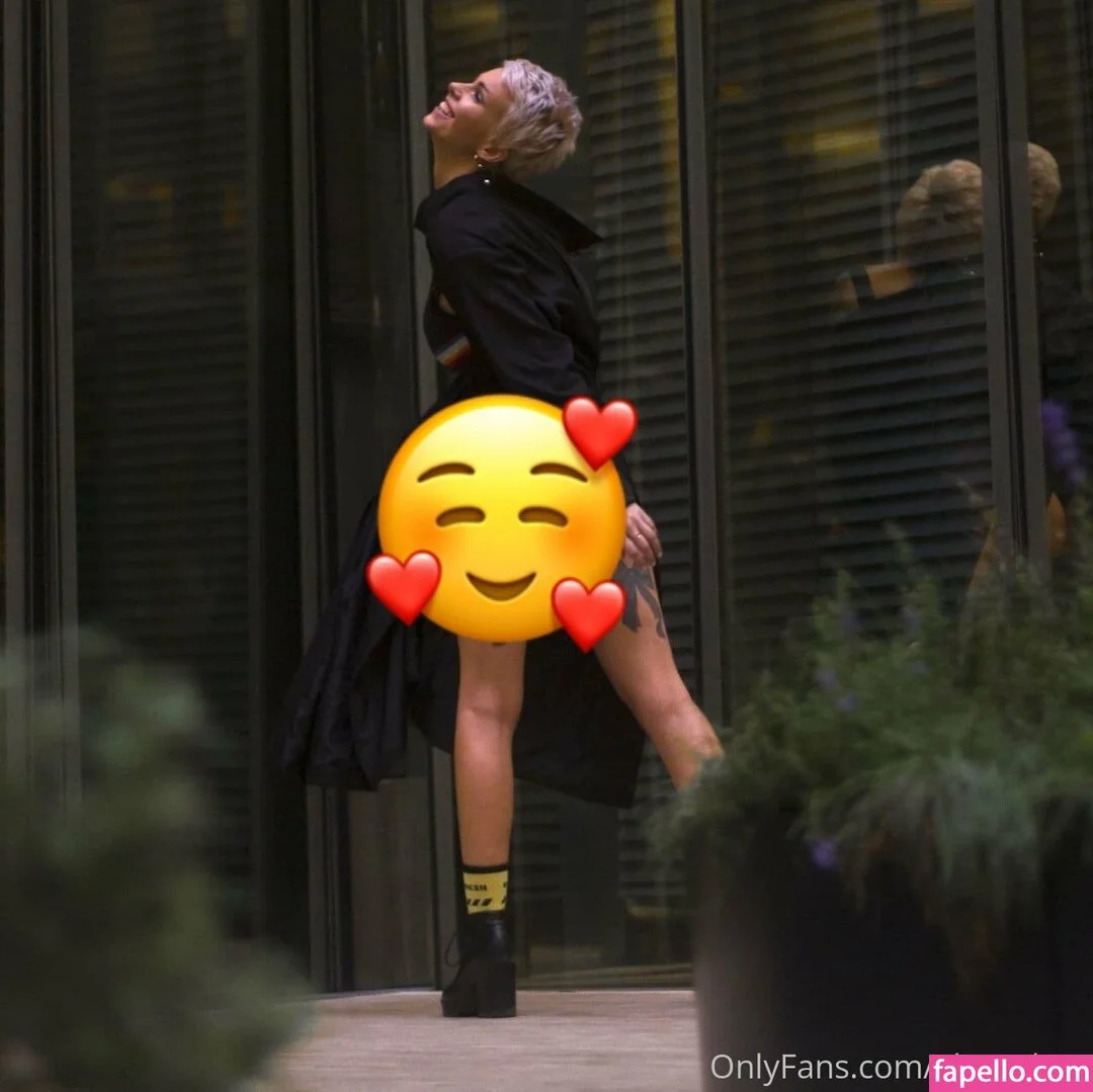 elenahug / elenahugs Onlyfans Photo Gallery 