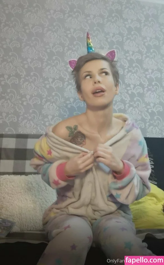 elenahug / elenahugs Onlyfans Photo Gallery 