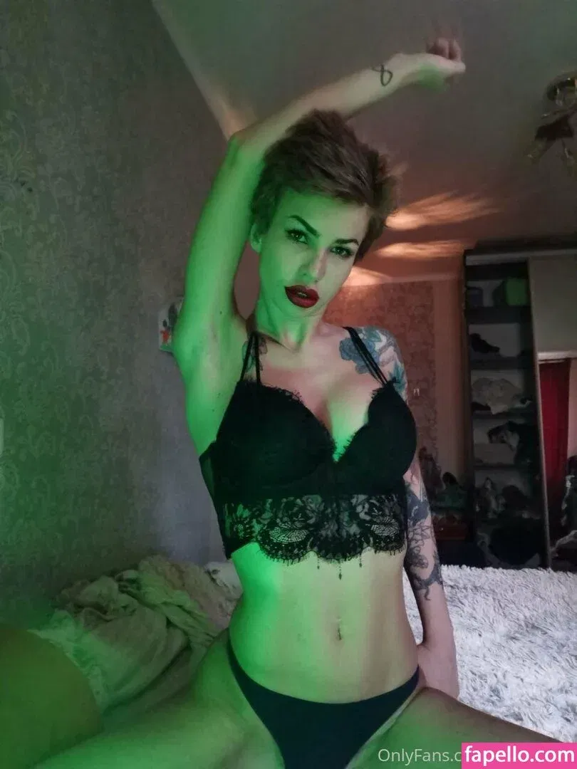 elenahug / elenahugs Onlyfans Photo Gallery 