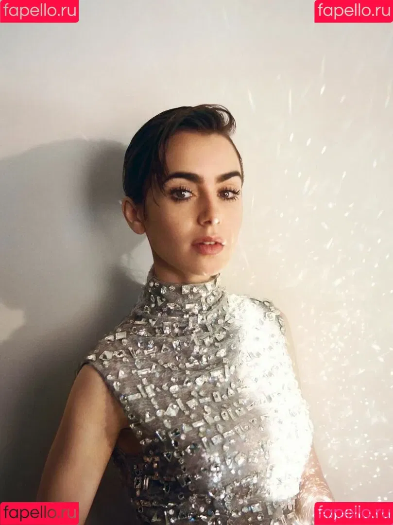 Lily Collins / lily_collins / lilyjcollins Onlyfans Photo Gallery 