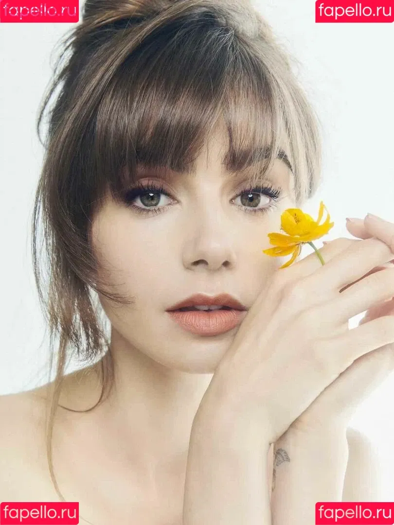 Lily Collins / lily_collins / lilyjcollins Onlyfans Photo Gallery 
