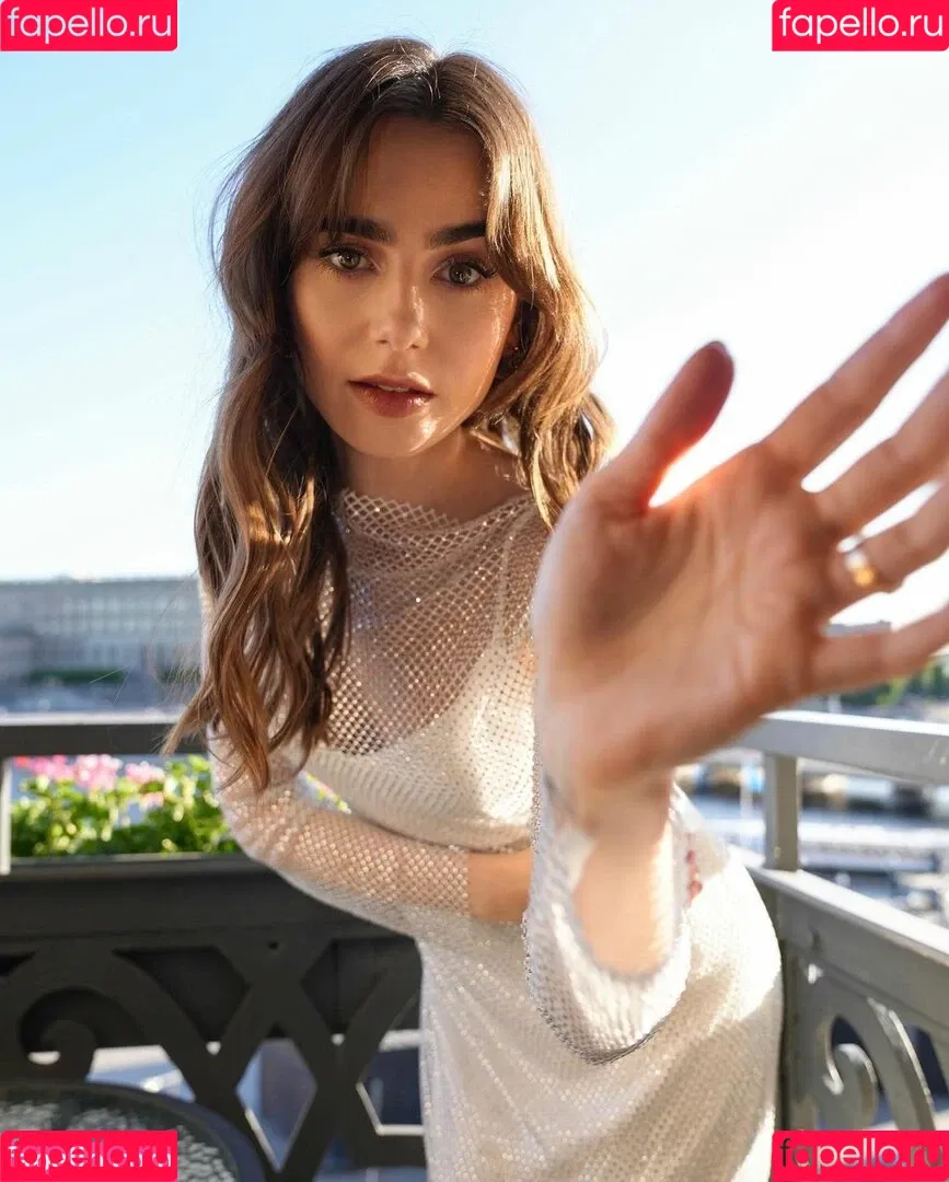 Lily Collins / lily_collins / lilyjcollins Onlyfans Photo Gallery 
