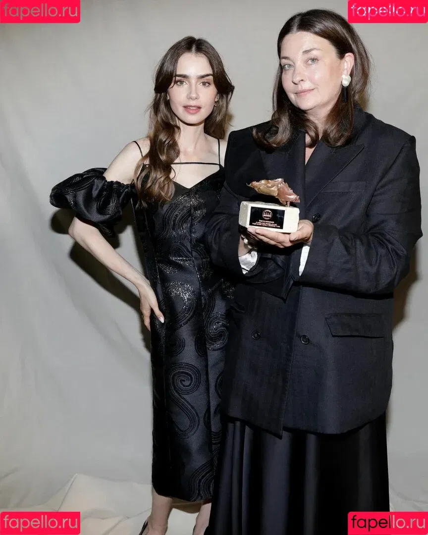 Lily Collins / lily_collins / lilyjcollins Onlyfans Photo Gallery 