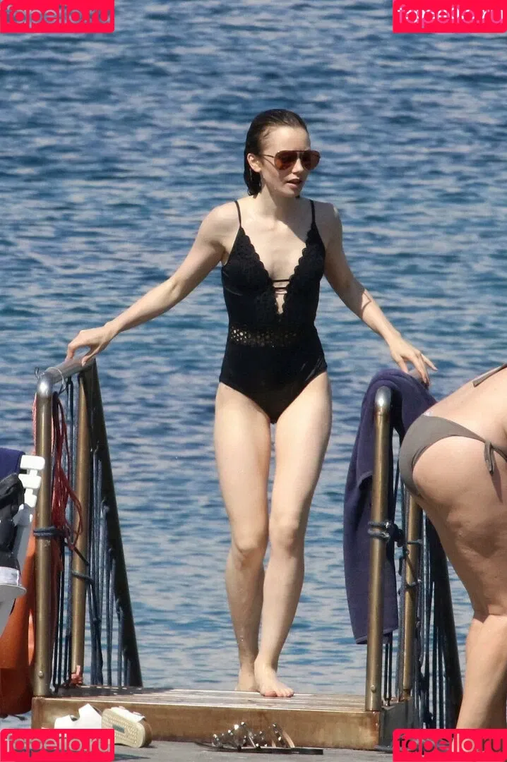 Lily Collins / lily_collins / lilyjcollins Onlyfans Photo Gallery 