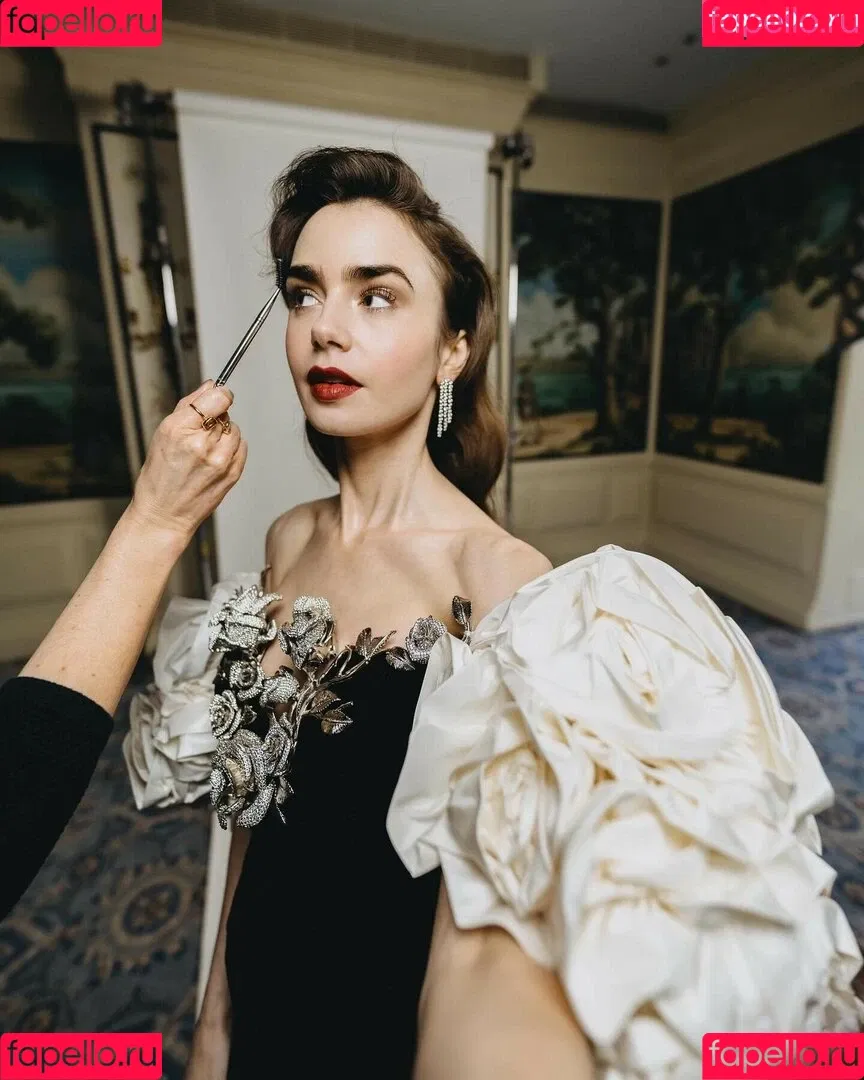 Lily Collins / lily_collins / lilyjcollins Onlyfans Photo Gallery 