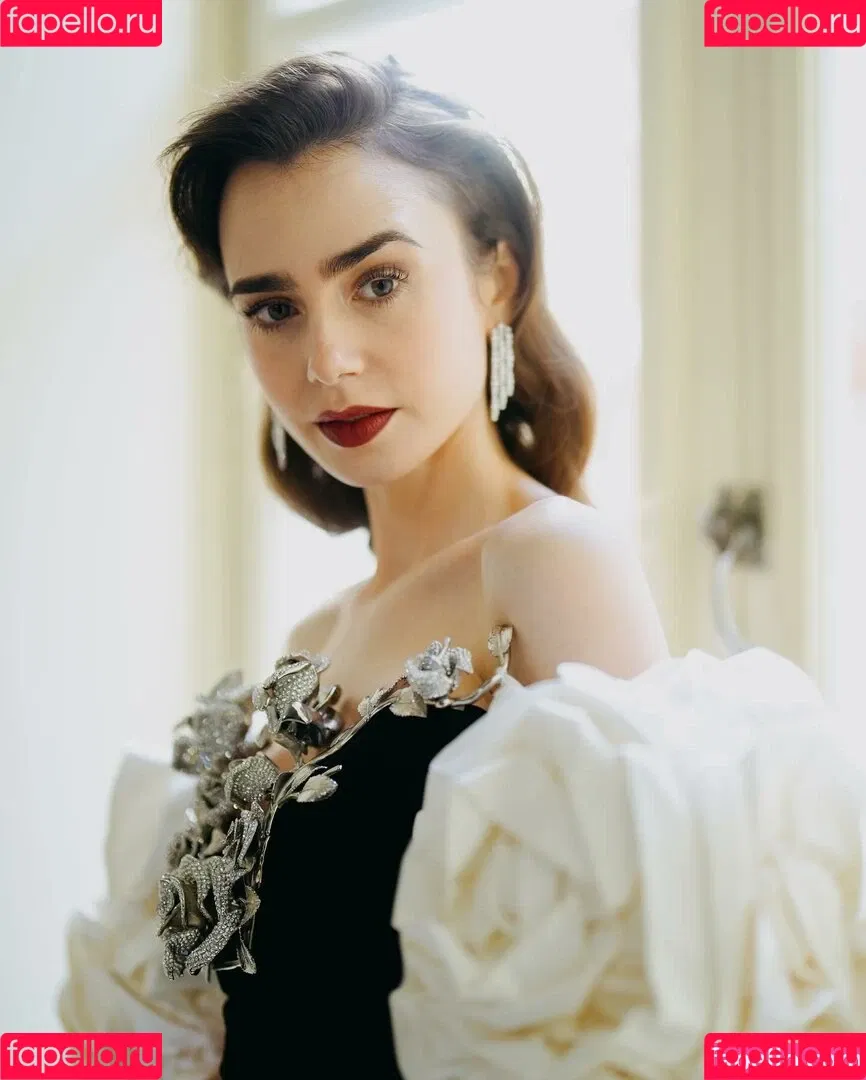 Lily Collins / lily_collins / lilyjcollins Onlyfans Photo Gallery 