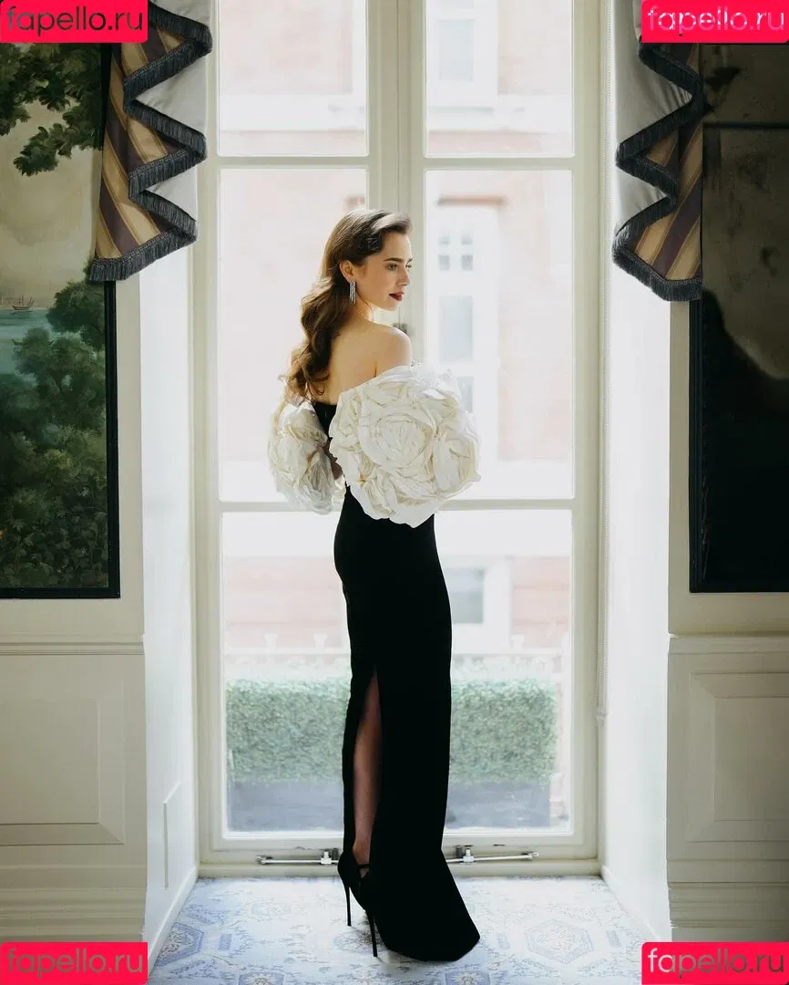 Lily Collins / lily_collins / lilyjcollins Onlyfans Photo Gallery 