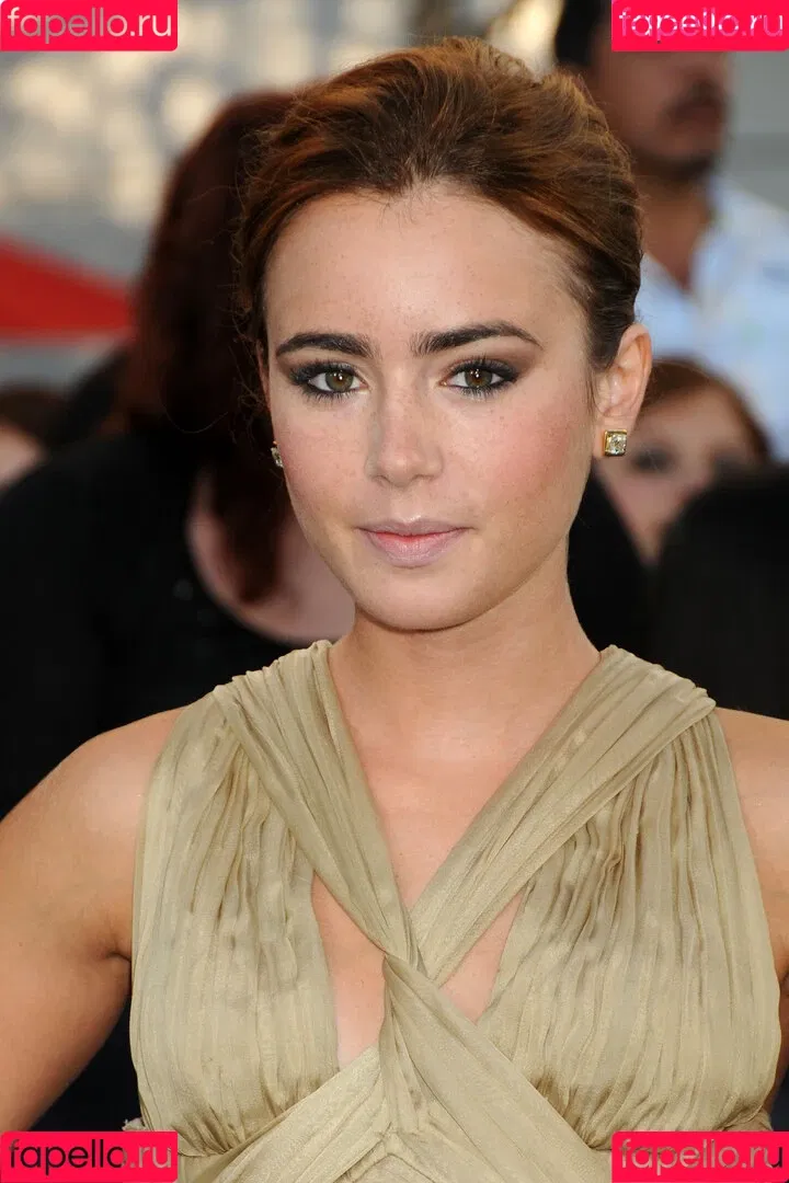 Lily Collins / lily_collins / lilyjcollins Onlyfans Photo Gallery 