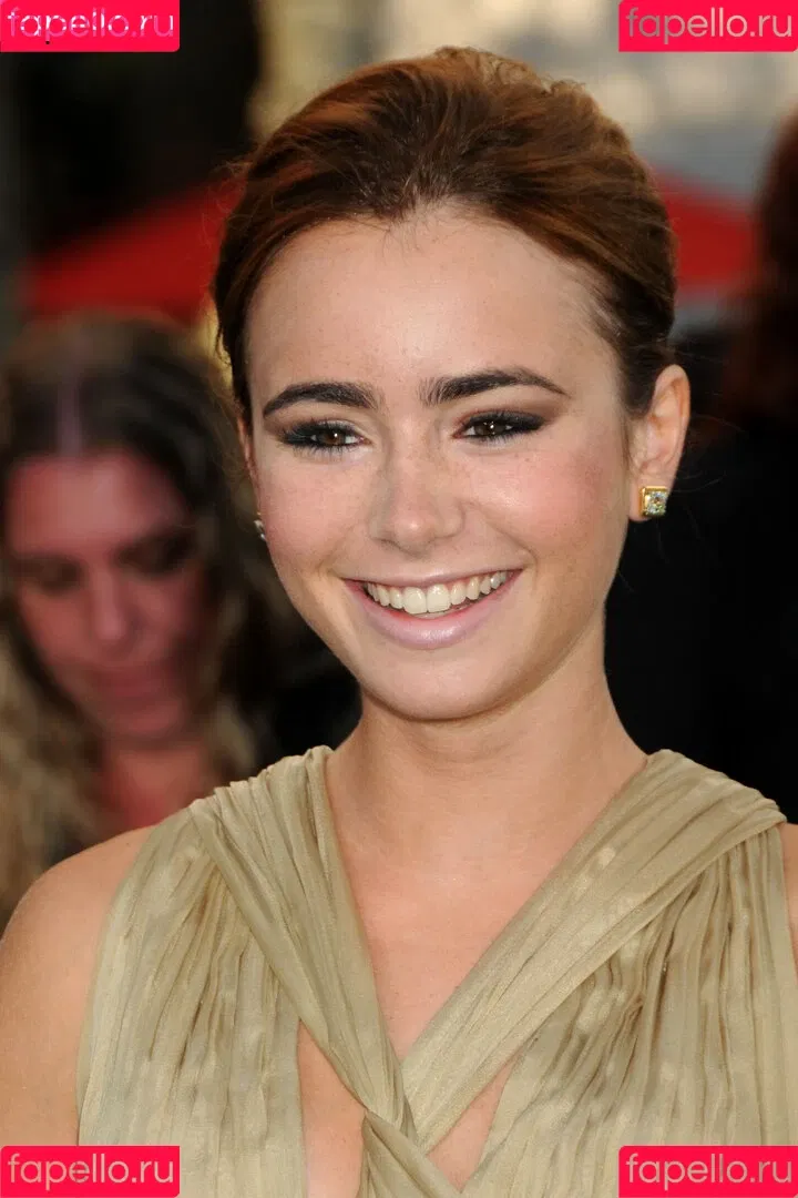 Lily Collins / lily_collins / lilyjcollins Onlyfans Photo Gallery 