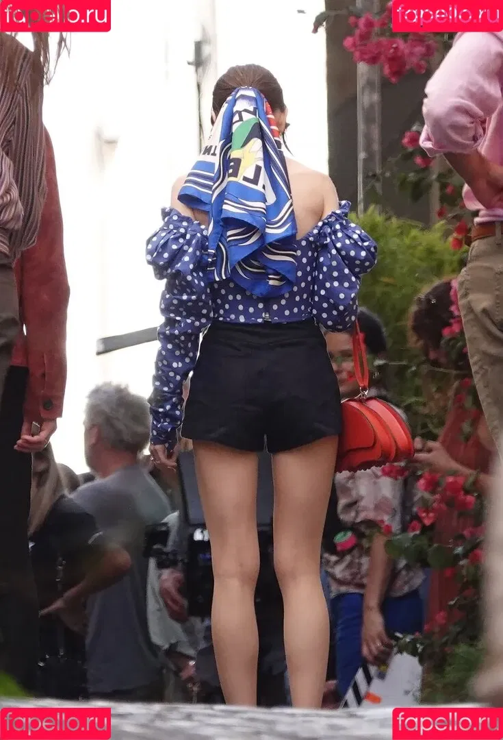 Lily Collins / lily_collins / lilyjcollins Onlyfans Photo Gallery 