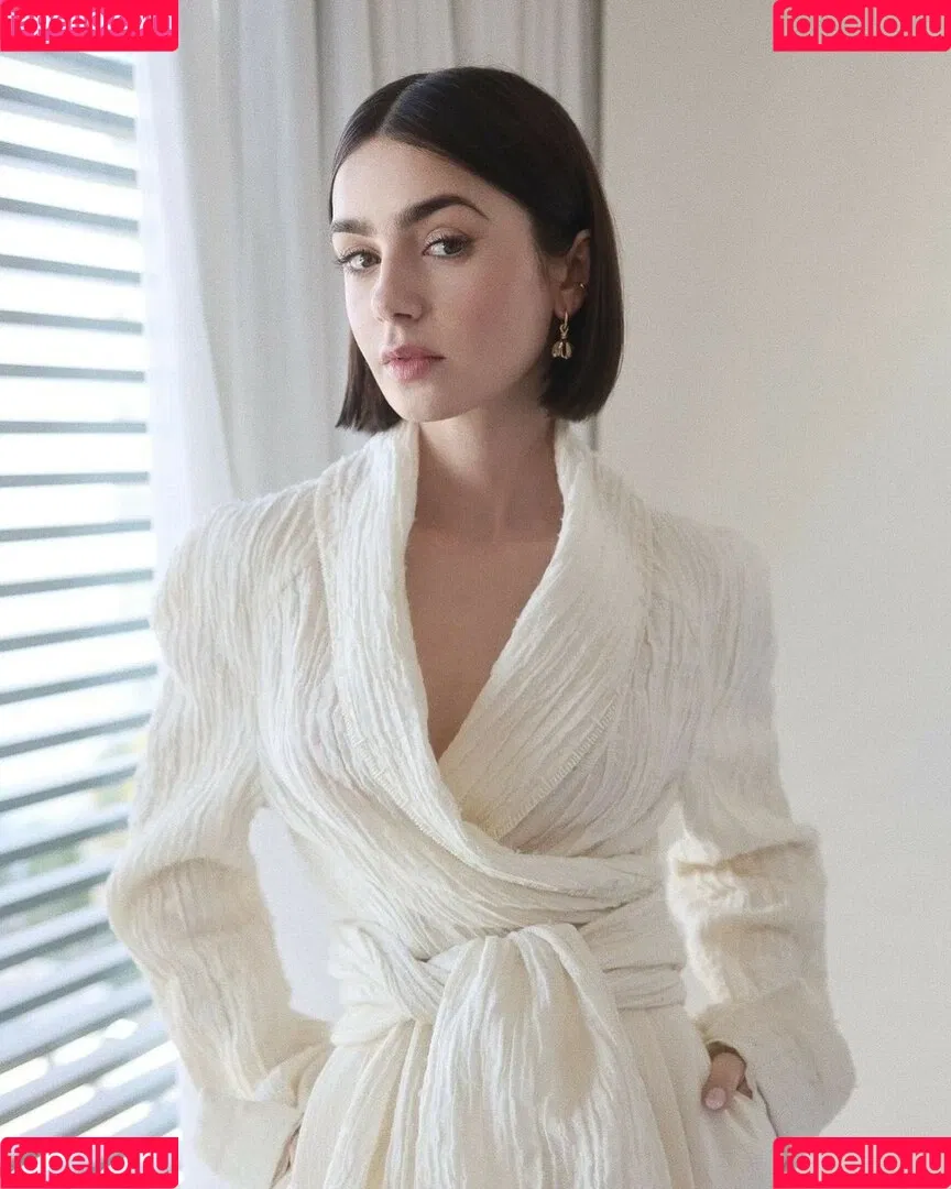 Lily Collins / lily_collins / lilyjcollins Onlyfans Photo Gallery 