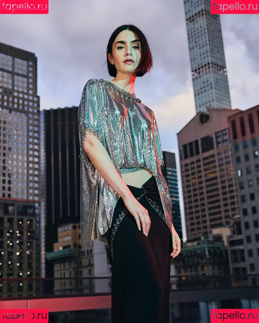 Lily Collins / lily_collins / lilyjcollins Onlyfans Photo Gallery 