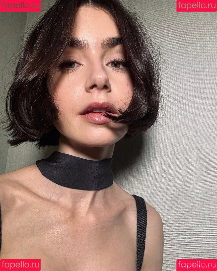Lily Collins / lily_collins / lilyjcollins Onlyfans Photo Gallery 