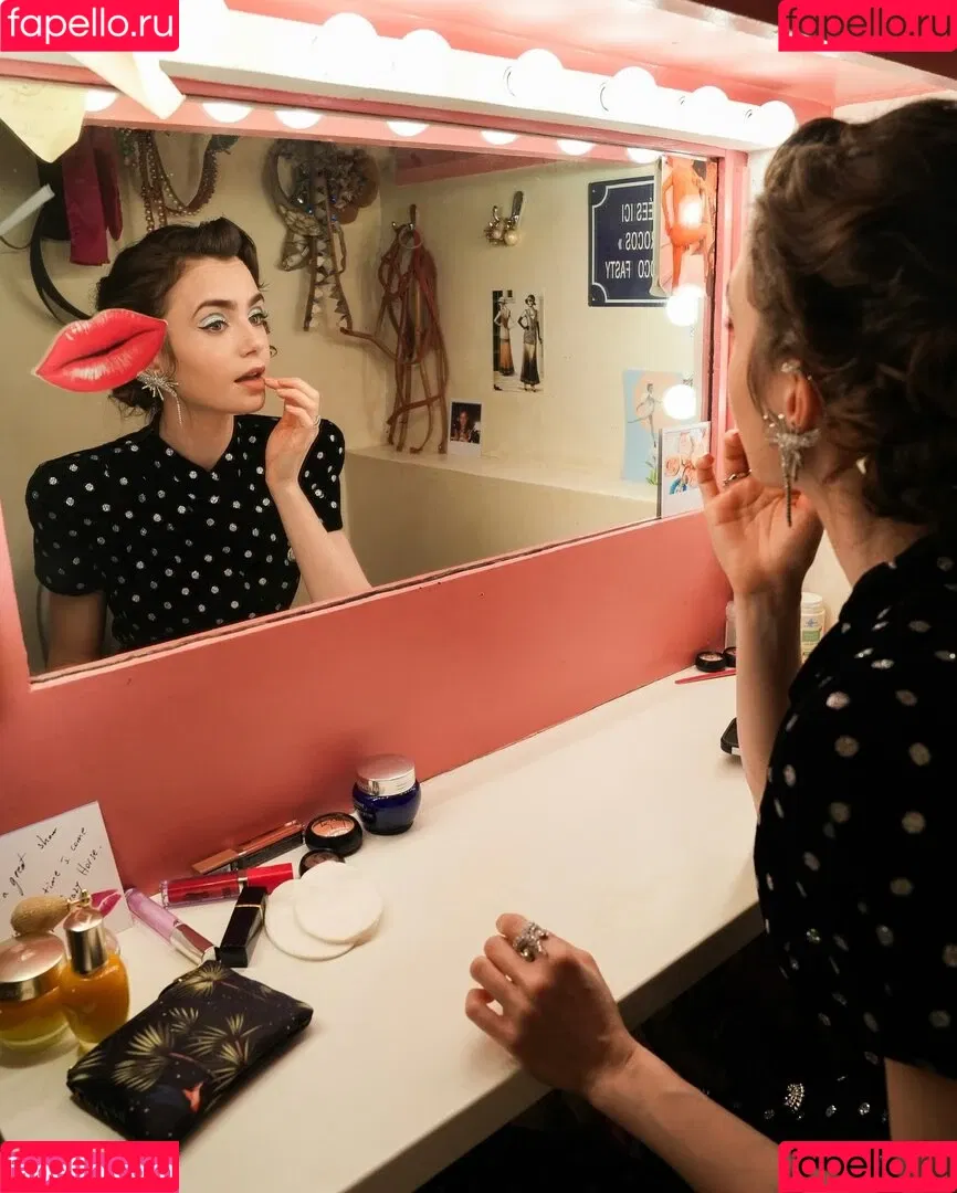 Lily Collins / lily_collins / lilyjcollins Onlyfans Photo Gallery 