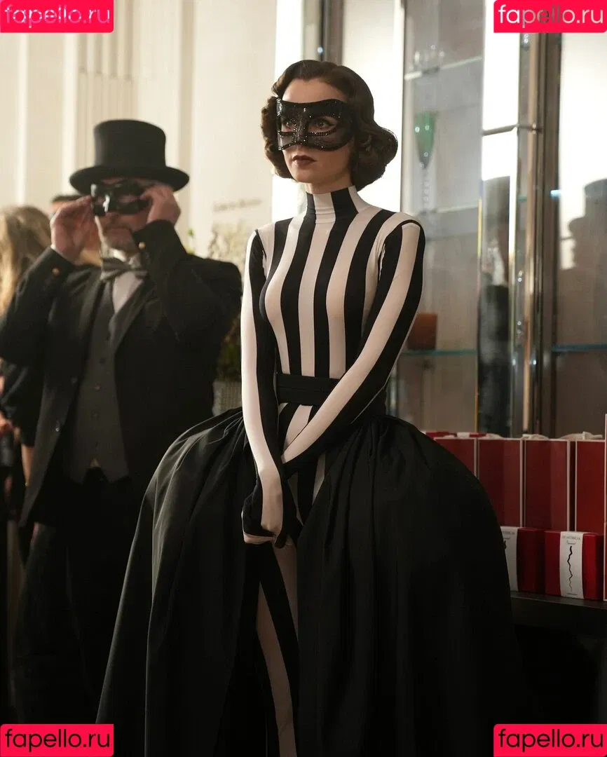 Lily Collins / lily_collins / lilyjcollins Onlyfans Photo Gallery 