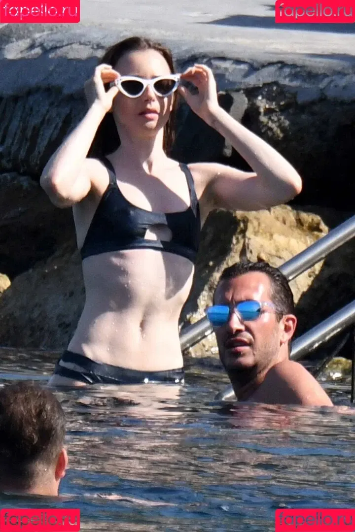 Lily Collins / lily_collins / lilyjcollins Onlyfans Photo Gallery 