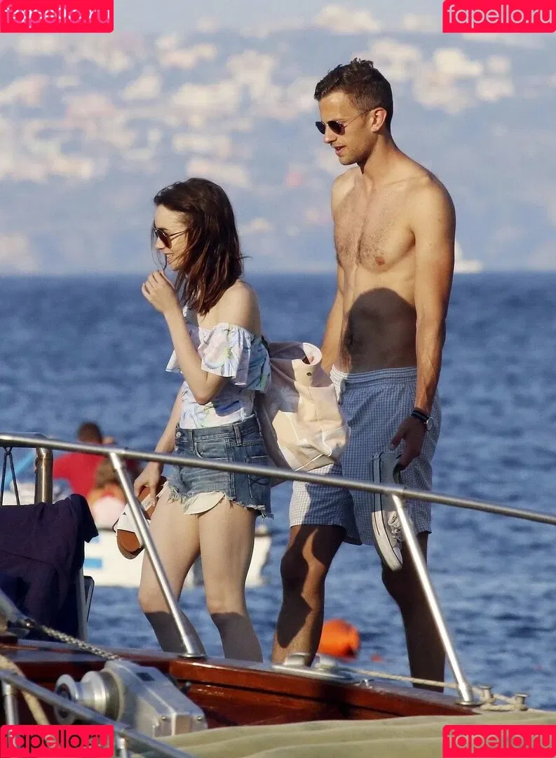 Lily Collins / lily_collins / lilyjcollins Onlyfans Photo Gallery 