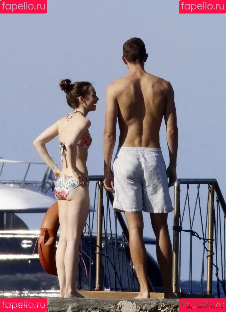 Lily Collins / lily_collins / lilyjcollins Onlyfans Photo Gallery 