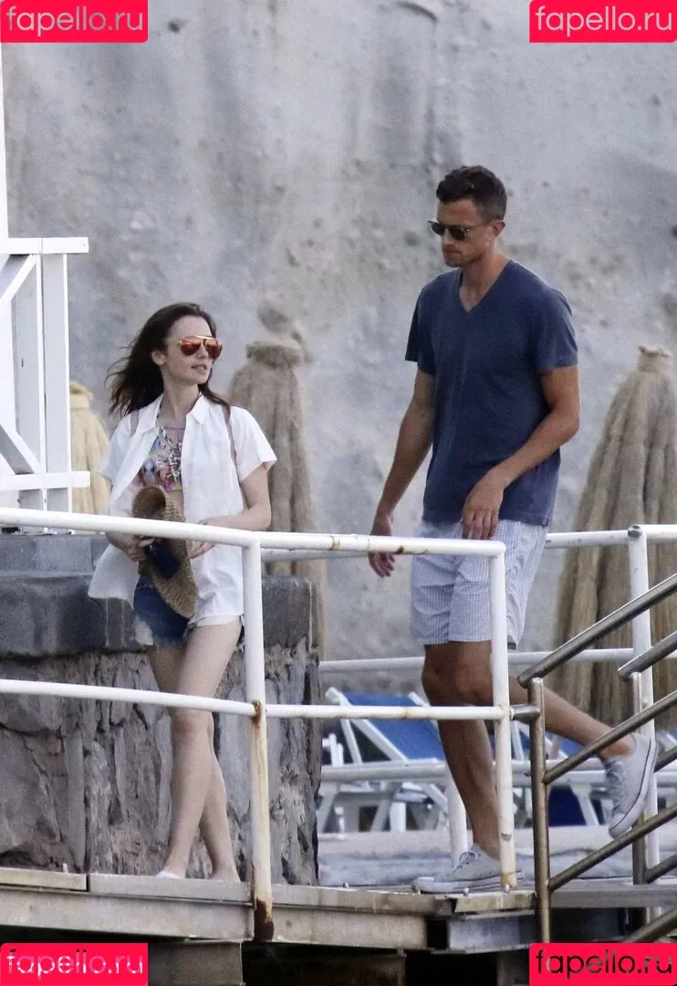 Lily Collins / lily_collins / lilyjcollins Onlyfans Photo Gallery 