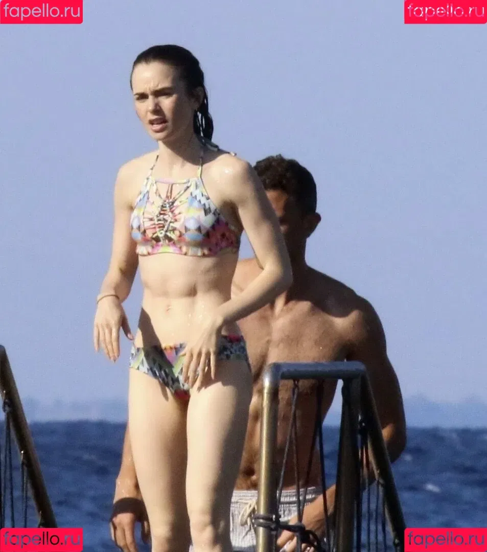 Lily Collins / lily_collins / lilyjcollins Onlyfans Photo Gallery 