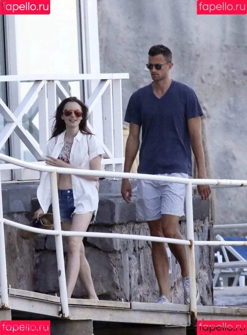 Lily Collins / lily_collins / lilyjcollins Onlyfans Photo Gallery 