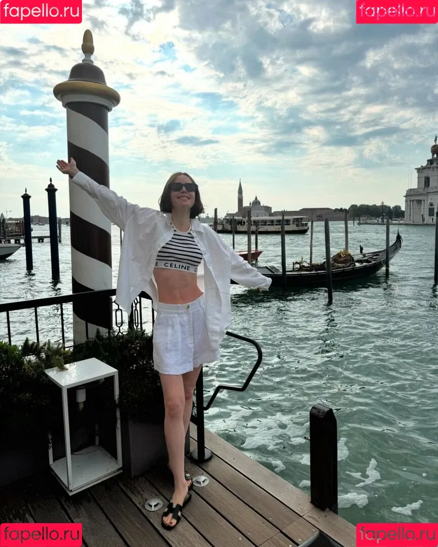 Lily Collins / lily_collins / lilyjcollins Onlyfans Photo Gallery 
