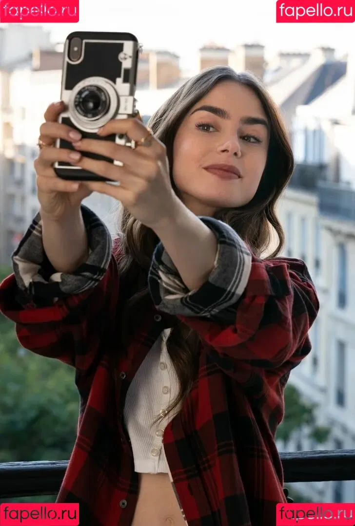Lily Collins / lily_collins / lilyjcollins Onlyfans Photo Gallery 