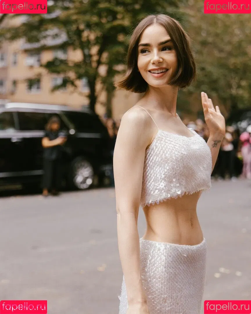 Lily Collins / lily_collins / lilyjcollins Onlyfans Photo Gallery 