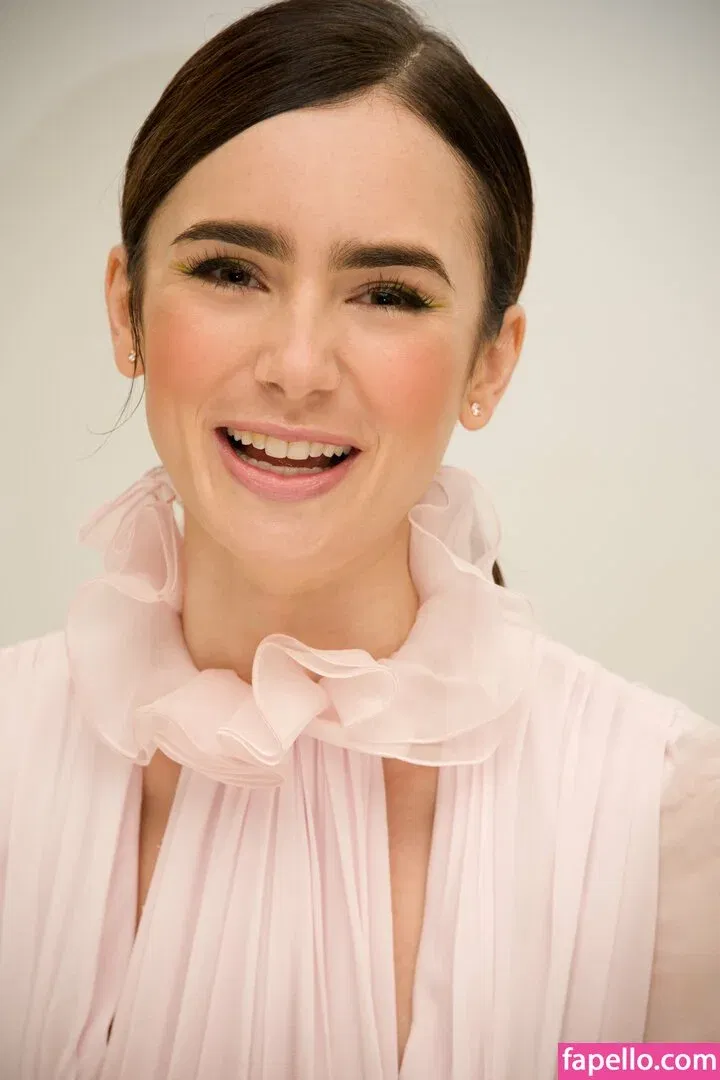 Lily Collins / lily_collins / lilyjcollins Onlyfans Photo Gallery 