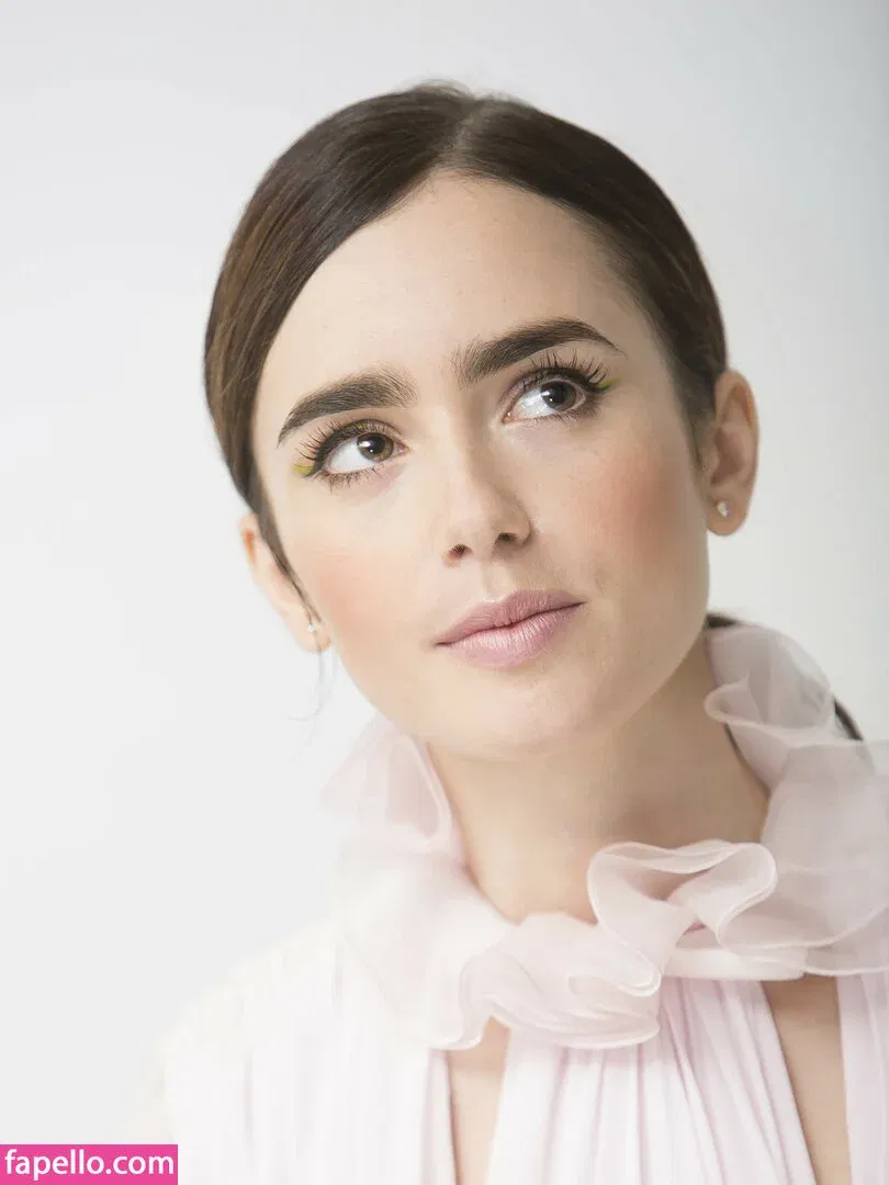Lily Collins / lily_collins / lilyjcollins Onlyfans Photo Gallery 