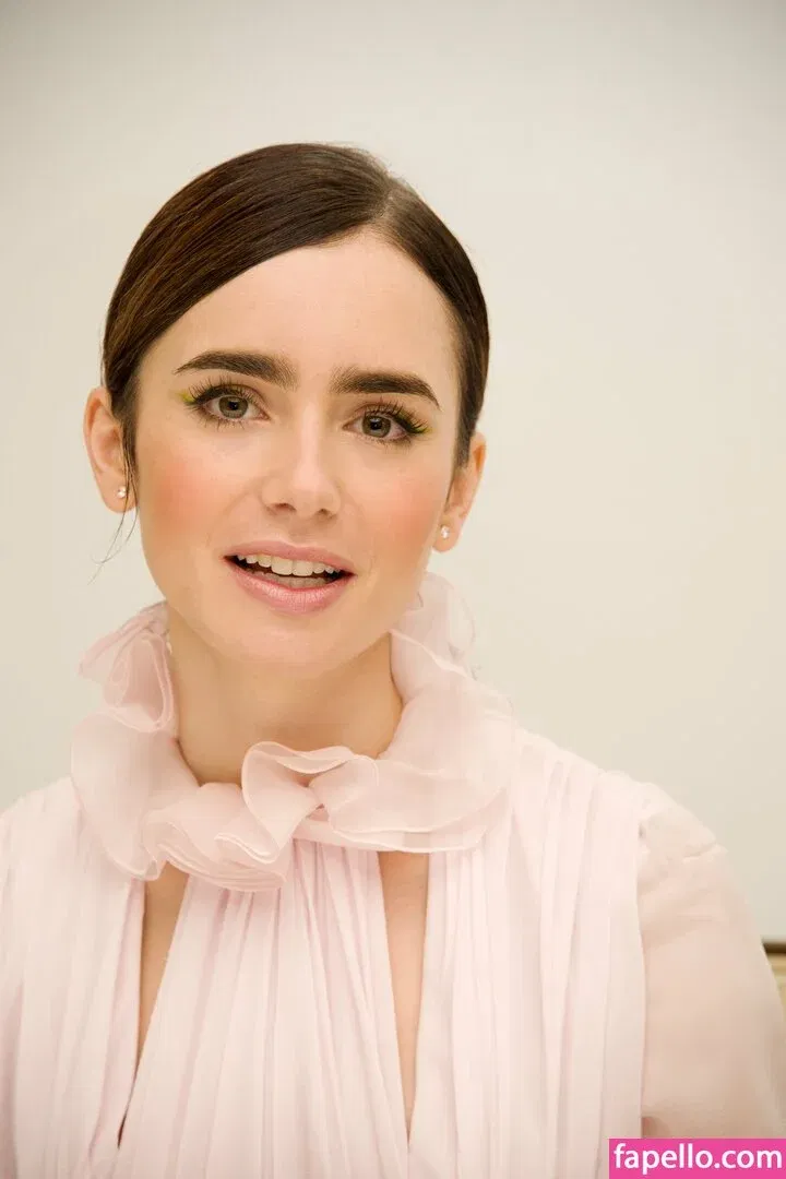 Lily Collins / lily_collins / lilyjcollins Onlyfans Photo Gallery 