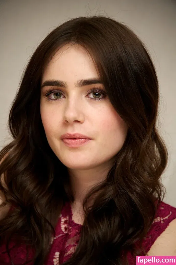 Lily Collins / lily_collins / lilyjcollins Onlyfans Photo Gallery 