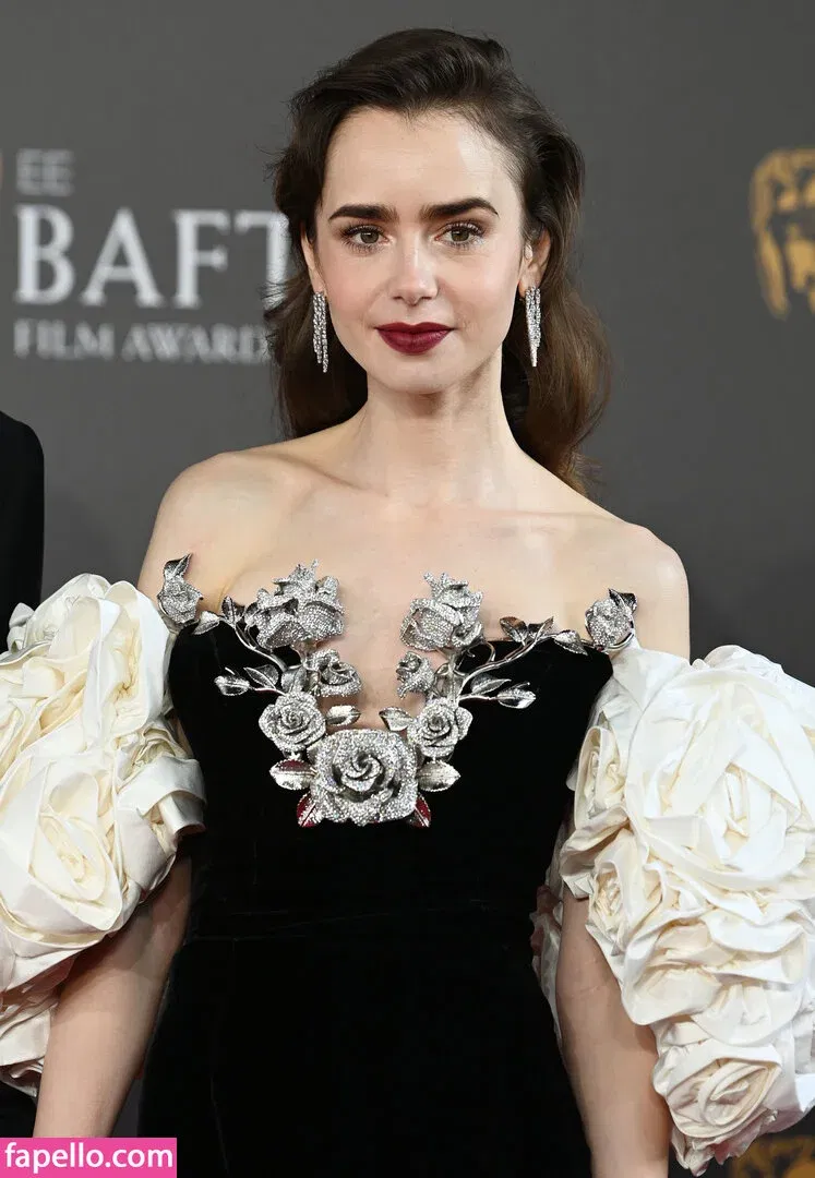 Lily Collins / lily_collins / lilyjcollins Onlyfans Photo Gallery 
