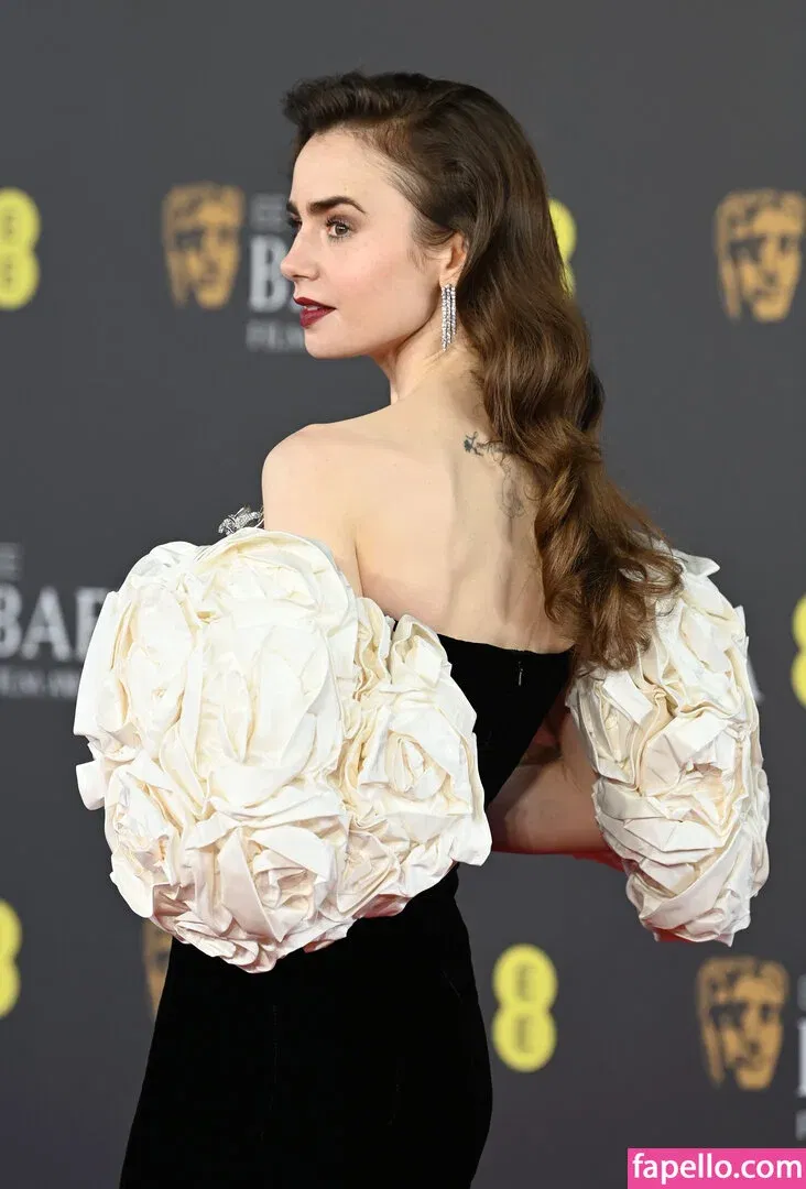 Lily Collins / lily_collins / lilyjcollins Onlyfans Photo Gallery 