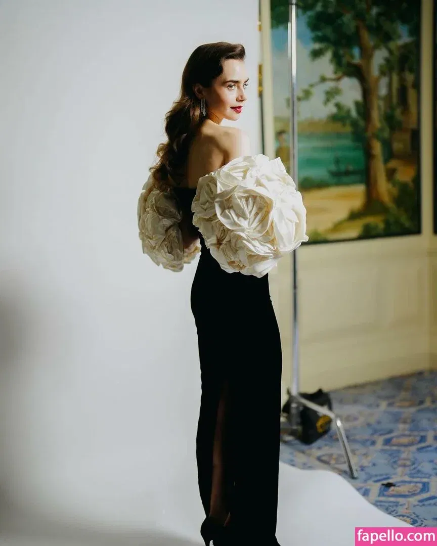 Lily Collins / lily_collins / lilyjcollins Onlyfans Photo Gallery 