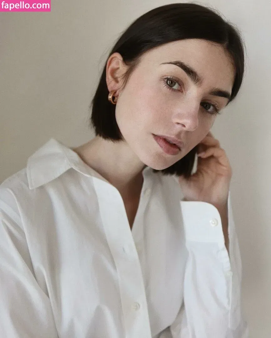 Lily Collins / lily_collins / lilyjcollins Onlyfans Photo Gallery 