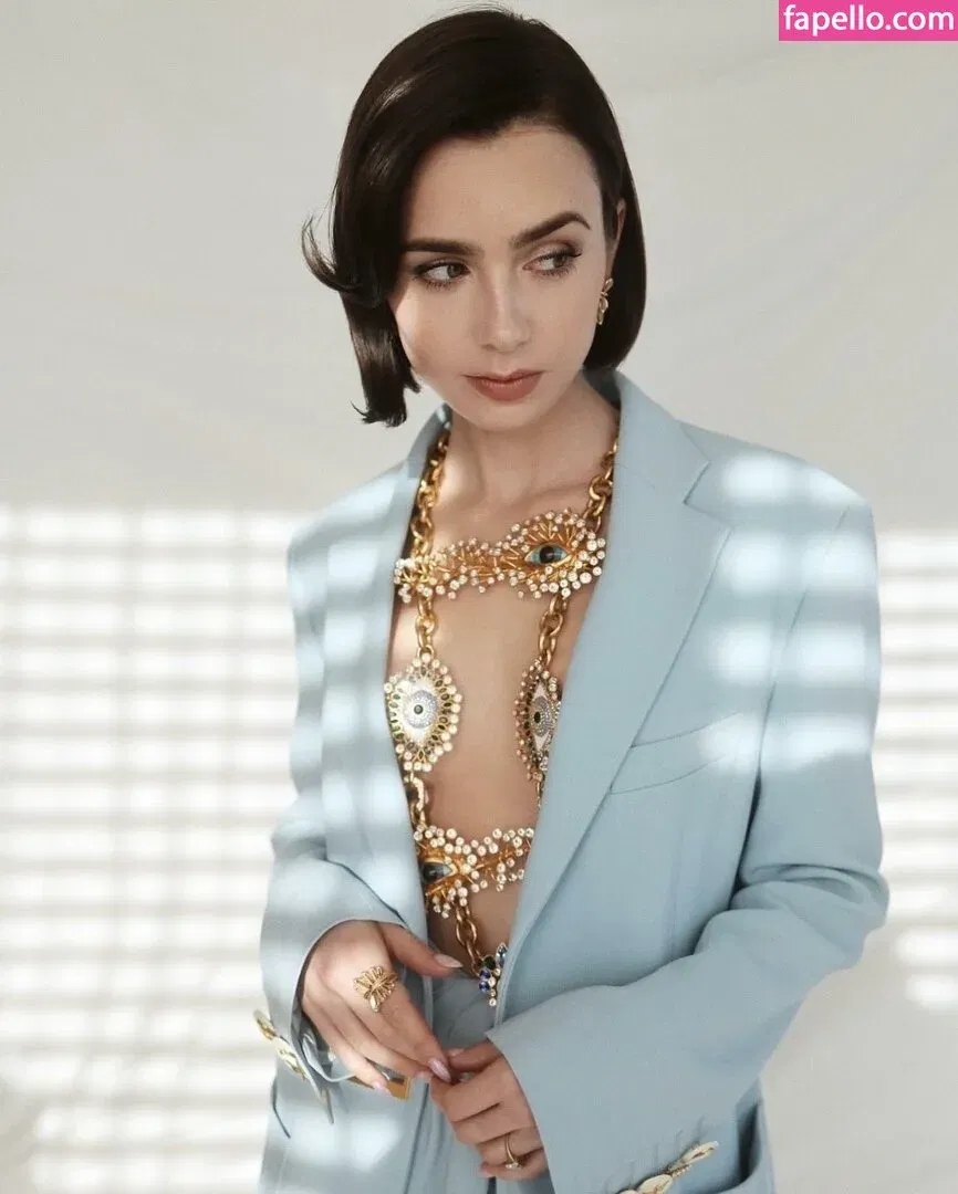 Lily Collins / lily_collins / lilyjcollins Onlyfans Photo Gallery 
