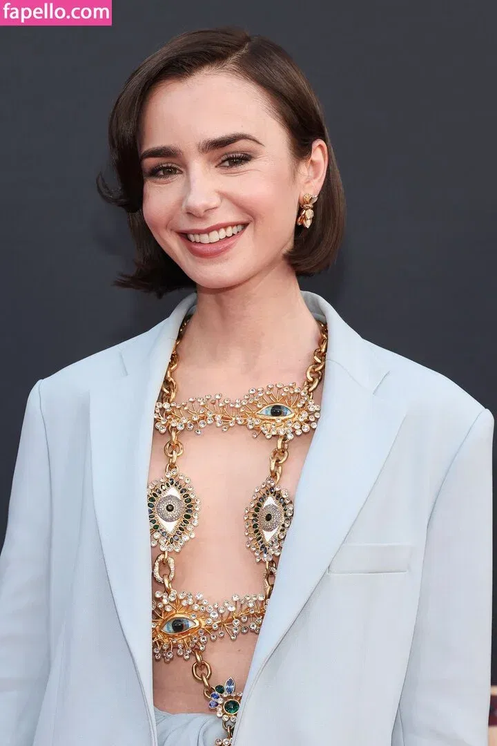 Lily Collins / lily_collins / lilyjcollins Onlyfans Photo Gallery 