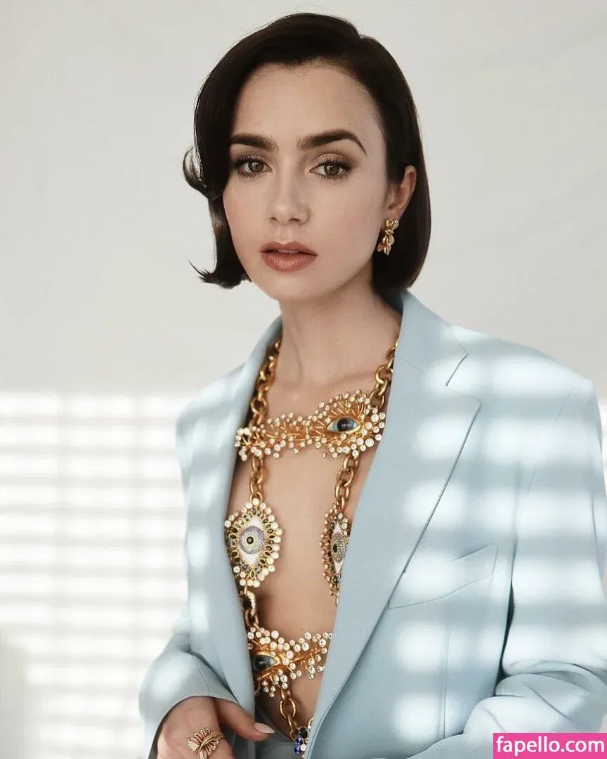 Lily Collins / lily_collins / lilyjcollins Onlyfans Photo Gallery 