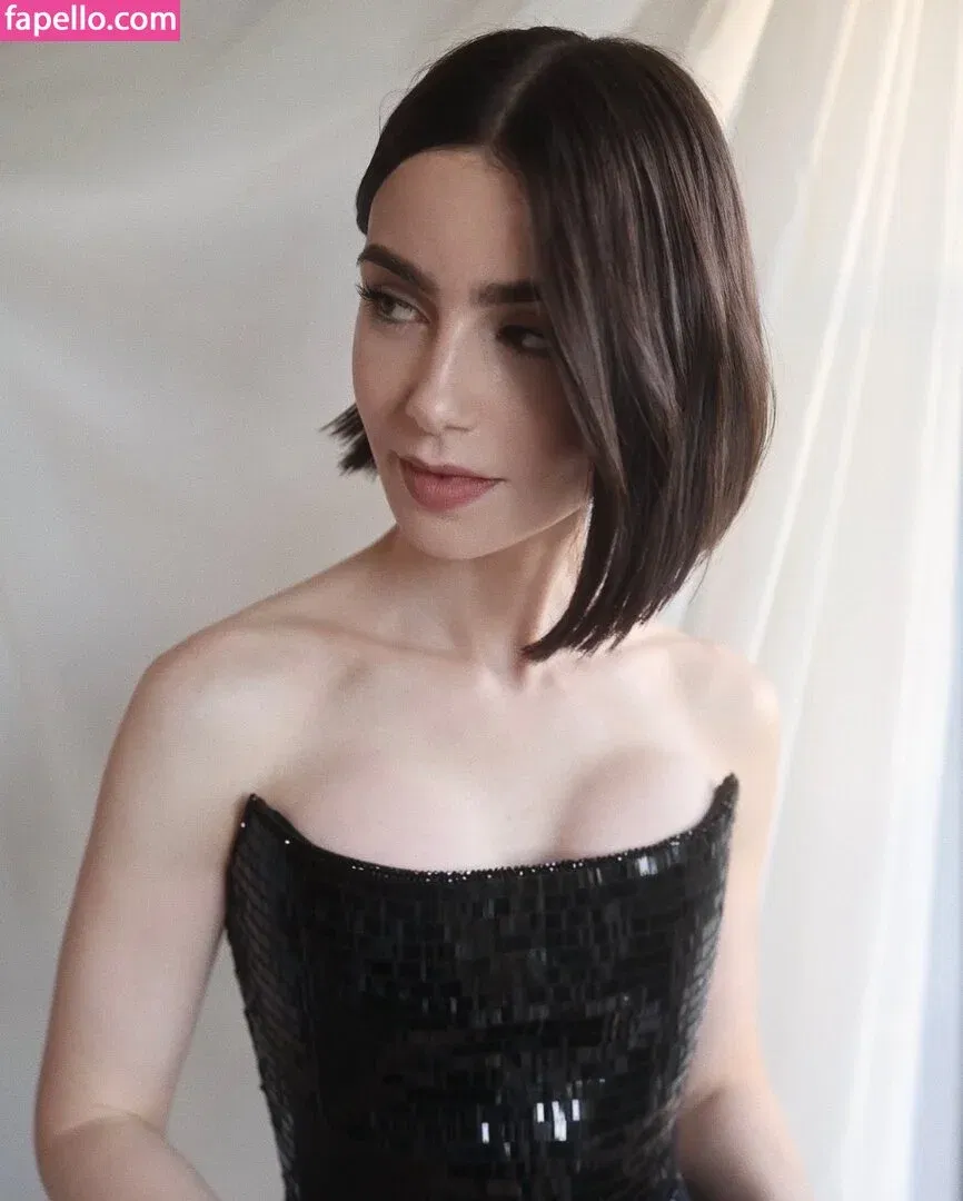 Lily Collins / lily_collins / lilyjcollins Onlyfans Photo Gallery 