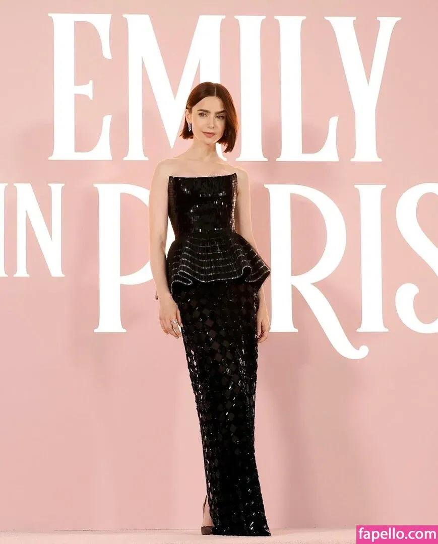 Lily Collins / lily_collins / lilyjcollins Onlyfans Photo Gallery 