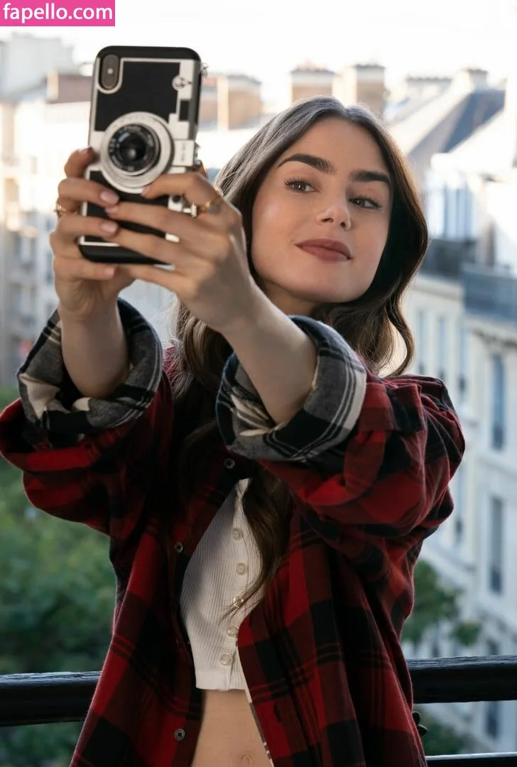 Lily Collins Nude Onlyfans Photo 37