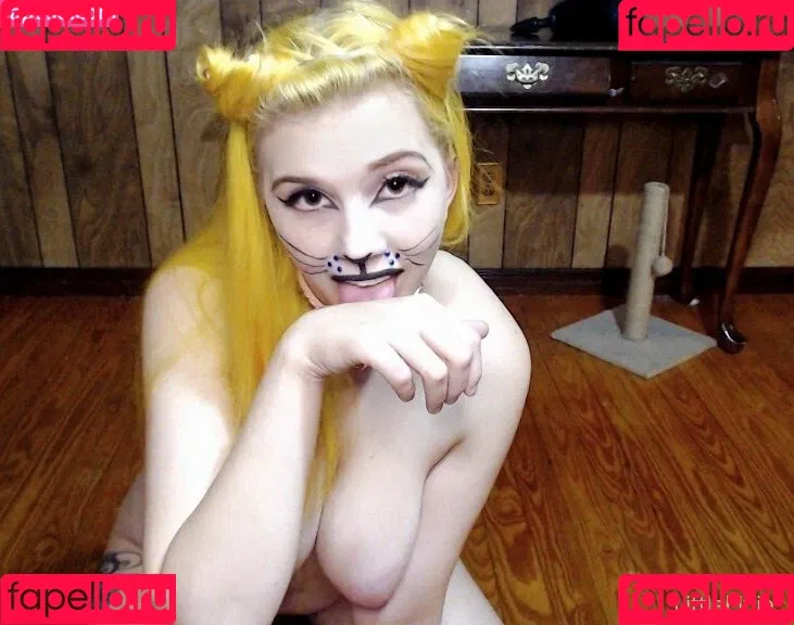 EmpressElfiie / empress.eyrie Onlyfans Photo Gallery 