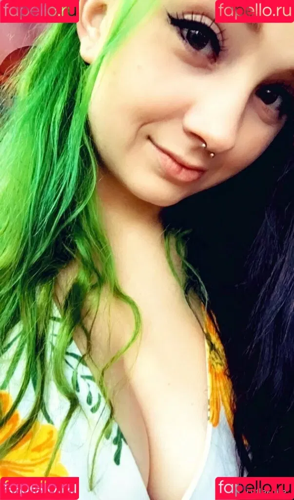 EmpressElfiie / empress.eyrie Onlyfans Photo Gallery 