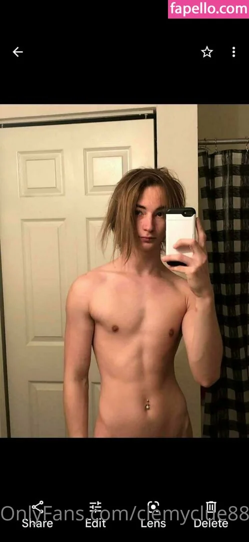 clemyclue8 / clemyclue8811 Onlyfans Photo Gallery 
